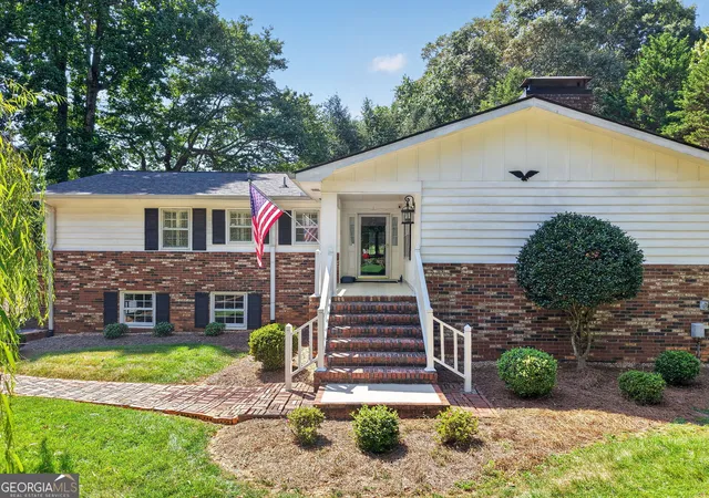 Photo 3 of Single family home for sale at 3028 St Charles Ave, Gainesville, GA 30504 | MLS# 10831725 | Listing updated on 2026-09-24