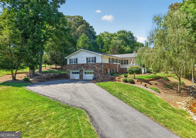 Photo 3 of Single family home for sale at 3028 St Charles Ave, Gainesville, GA 30504 | MLS# 10831725 | Listing updated on 2026-09-24