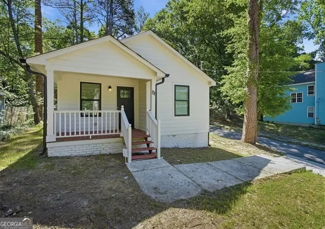 Photo 2 of Single family home for sale at 131 Holly Rd Nw, Atlanta, GA 30314 | MLS# 10768781 | Listing updated on 2026-08-18