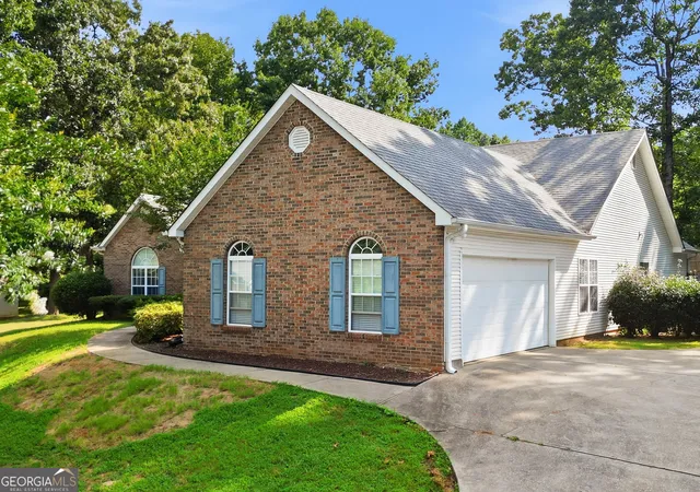 Photo 2 of Sale Pending at 204 Huntwood Ct, Ellenwood, GA 30294 | MLS# 10804890 | Listing updated on 2026-09-04