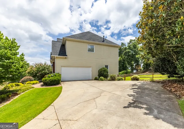 Photo 4 of Single family home for sale at 2630 Stonehill Dr, Cumming, GA 30041 | MLS# 10816091 | Listing updated on 2026-08-22