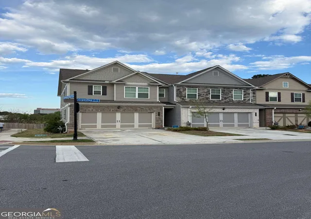 Photo 3 of Townhouse for sale at 800 Exposition Pte, Marietta, GA 30067 | MLS# 10729113 | Listing updated on 2026-04-23
