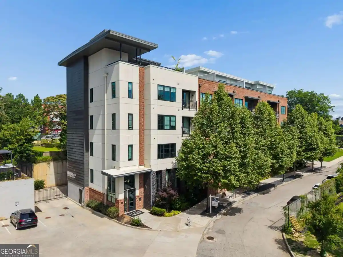 Listing Photo 2 - Condo for sale in 22 Airline St Ne located at 22 Airline St Ne, Atlanta, GA 30312 - Unit #108