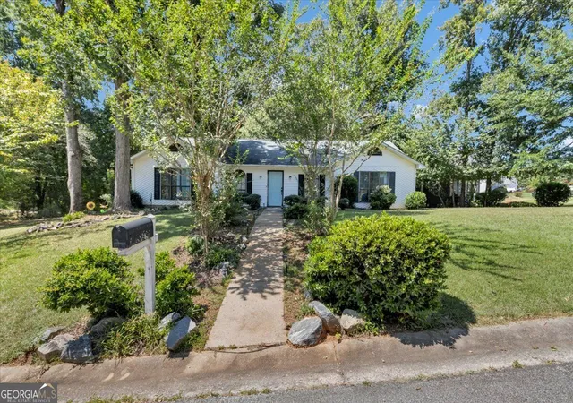 Photo 2 of Single family home for sale at 226 N Wesleyan Cir, Macon, GA 31210 | MLS# 10835387 | Listing updated on 2026-09-11