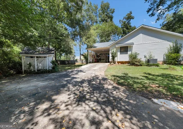 Photo 3 of Single family home for sale at 226 N Wesleyan Cir, Macon, GA 31210 | MLS# 10835387 | Listing updated on 2026-09-11