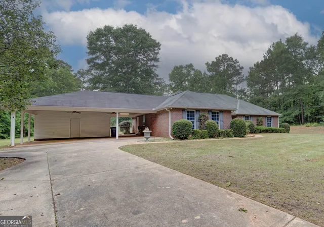 Homes for sale in Salem, AL | 1024 Lee Road 175, Salem, AL 36874 | MLS# 10796474