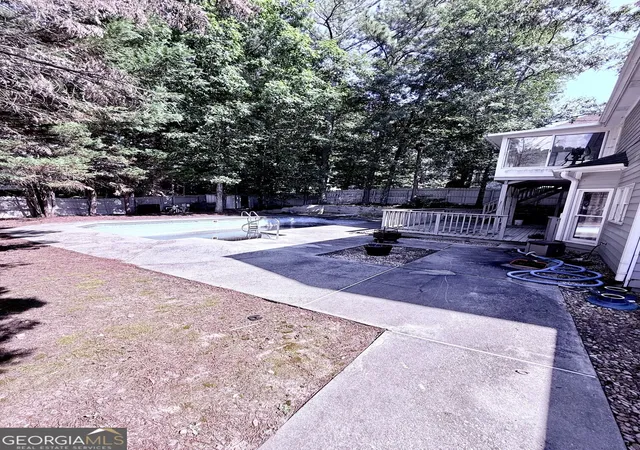 Photo 3 of Single family home for sale at 2887 Kingstream Dr, Snellville, GA 30039 | MLS# 10821747 | Listing updated on 2026-09-26