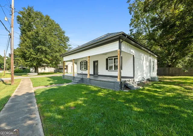 3rd image of 347 Ww Carr Ave, Jackson, GA 30233 | MLS# 10732818