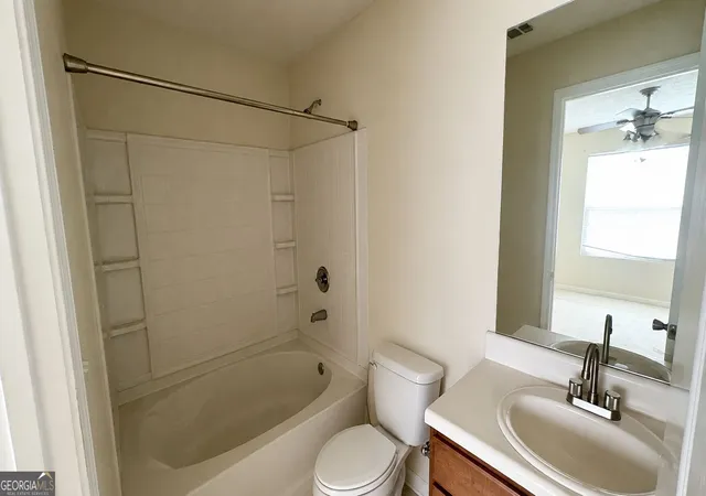 Listing Photo 5 - Condo for sale in building located at 5204 Waldrop Pl, Decatur, GA 30034