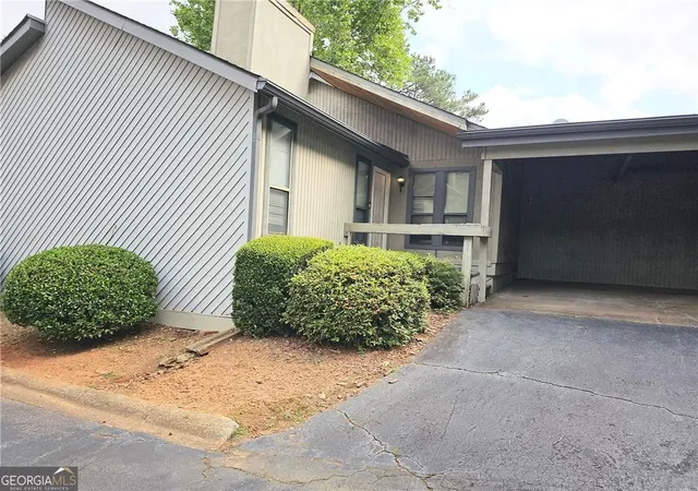 Photo 3 of Condo for sale at 5025 Highland Clb Dr, Marietta, GA 30068 | MLS# 10817726 | Listing updated on 2026-09-10
