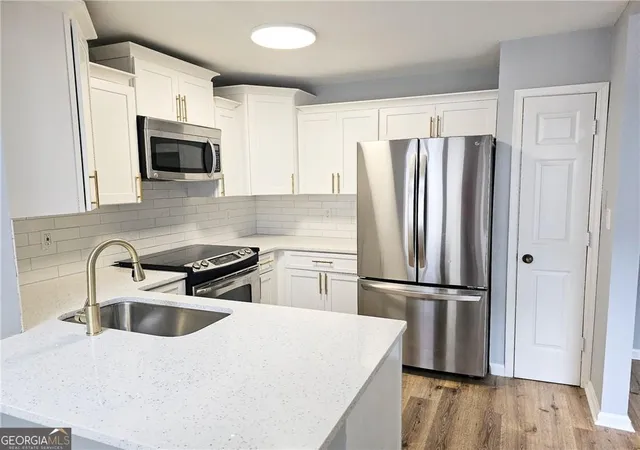 Listing Photo 5 - Condo for sale in building located at 5025 Highland Clb Dr, Marietta, GA 30068