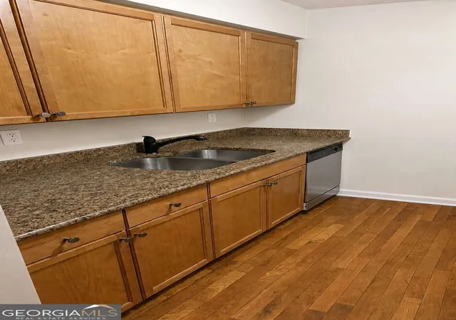 3rd image of 1150 Collier Rd, Atlanta, GA 30318