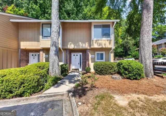 Photo 2 of Townhouse for sale at 2000 Stratford Pl Se, Marietta, GA 30067 | MLS# 10830011 | Listing updated on 2026-09-03