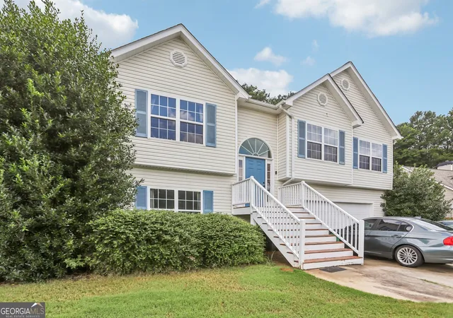 Photo 2 of Single family home for sale at 25 Sunset Ridge Dr, Newnan, GA 30263 | MLS# 10826400 | Listing updated on 2026-09-19