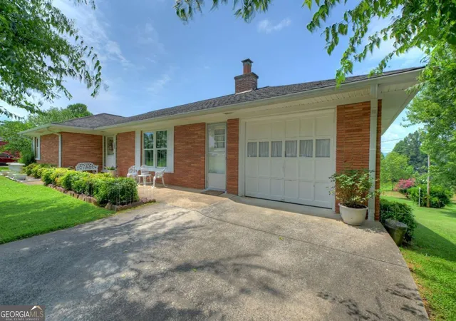 2nd image of 210 Lavista Dr, Blue Ridge, GA 30513 | MLS# 10816863