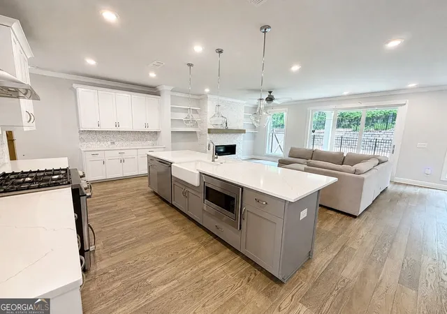 3rd image of 417 Duncan Dene Dr, Johns Creek, GA 30022 | MLS# 10830384