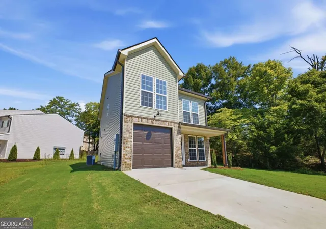 Photo 3 of Single family home for sale at 305 Legacy Ln, Calhoun, GA 30701 | MLS# 10827090 | Listing updated on 2026-09-14