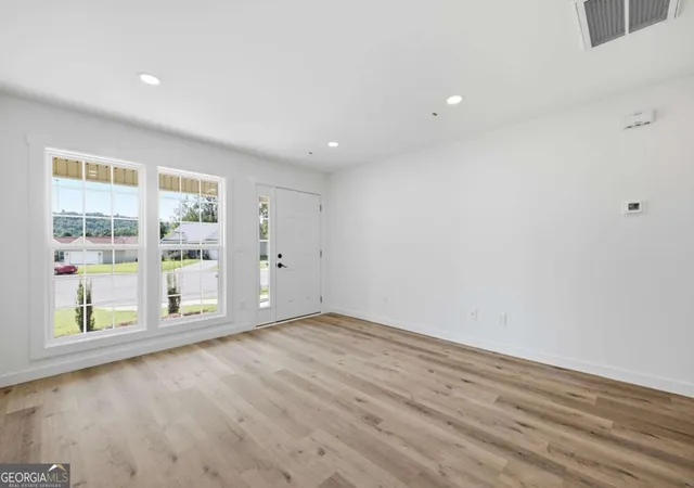 Photo 4 of Single family home for sale at 305 Legacy Ln, Calhoun, GA 30701 | MLS# 10827090 | Listing updated on 2026-09-14