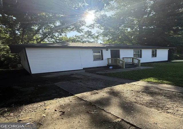 Photo 1 of Single family home for sale at 3825 Stone Rd Sw, Atlanta, GA 30331 | MLS# 10818796 | Listing updated on 2026-08-18