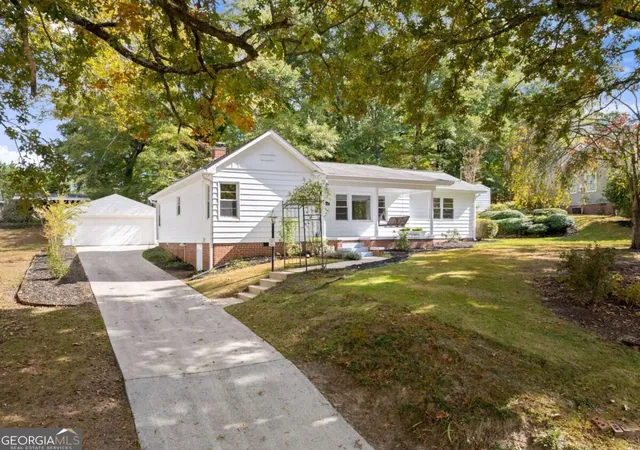Single family home for sale at 1346 NW Longview Dr, Gainesville, GA 30501 | MLS# 10881373