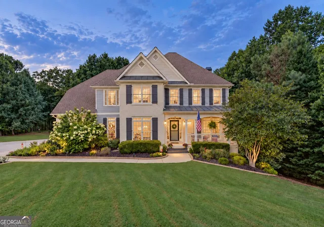 Single family home for sale at 818 Oakridge Ter, Loganville, GA 30052 | MLS# 10878619