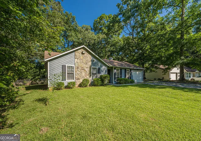 Photo 2 of Single family home for sale at 5350 Greenhedge Trl, Stone Mountain, GA 30088 | MLS# 10833640 | Listing updated on 2026-08-27
