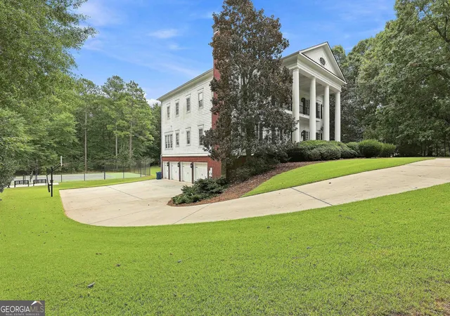 Photo 3 of Single family home for sale at 1305 Layor Ct, Peachtree City, GA 30269 | MLS# 10834954 | Listing updated on 2026-09-11