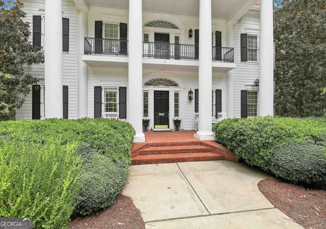 Photo 4 of Single family home for sale at 1305 Layor Ct, Peachtree City, GA 30269 | MLS# 10834954 | Listing updated on 2026-09-11