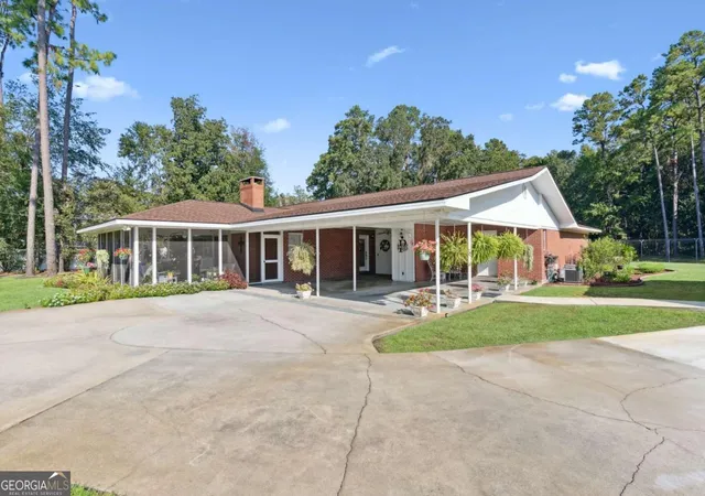 3rd image of 435 Chapel Crossing Rd, Brunswick, GA 31525 | MLS# 10607395