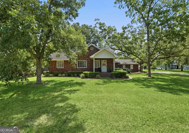 Photo 1 of Sale Pending at 513 N Caswell St, Glennville, GA 30427 | MLS# 10811227 | Listing updated on 2026-08-13