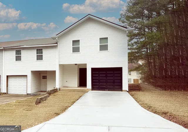 Listing Photo 3 - Condo for sale in building located at 2113 Pine Tree Trl, Atlanta, GA 30349