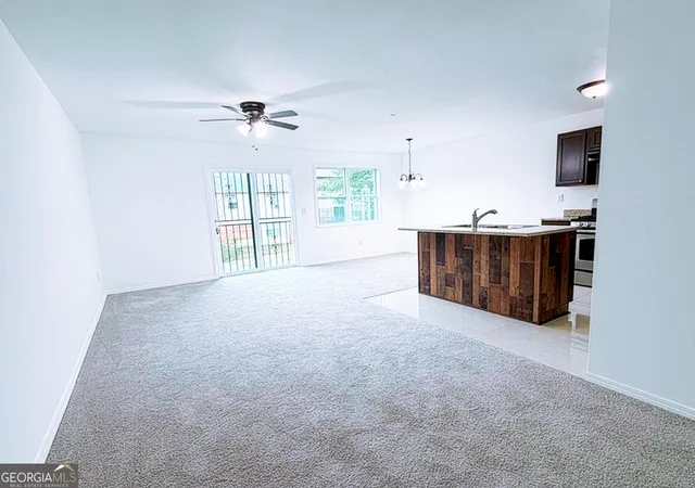 Listing Photo 4 - Condo for sale in building located at 2113 Pine Tree Trl, Atlanta, GA 30349