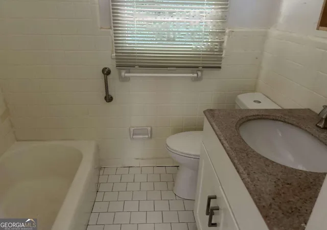 6th image of 2740 Santa Barbara Dr Nw, Atlanta, GA 30318 | MLS# 10813458