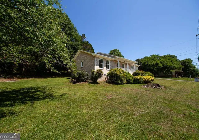 Photo 2 of Single family home for sale at 102 Lindsey Ct Ne, Calhoun, GA 30701 | MLS# 10797072 | Listing updated on 2026-09-07