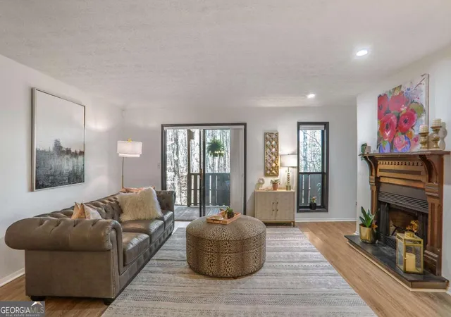 Listing Photo 4 - Condo for sale in building located at 210 Woodcliff Dr, Sandy Springs, GA 30350