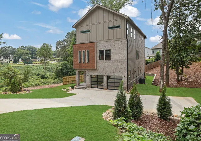 Photo 1 of Single family home for sale at 120 N Gwinnett St, Buford, GA 30518 | MLS# 10810571 | Listing updated on 2026-09-02