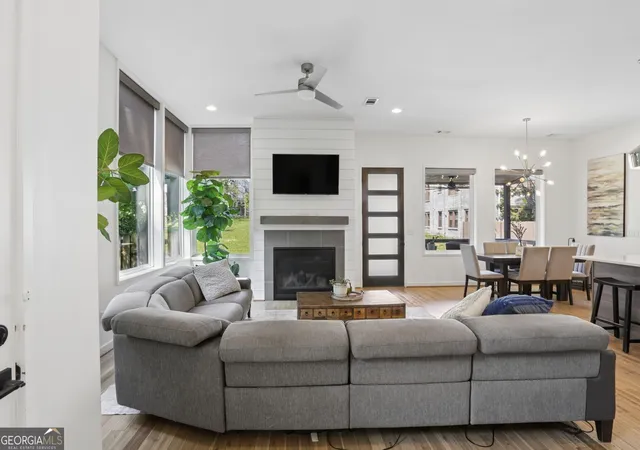 Photo 2 of Townhouse for sale at 493 Winton Ter Ne #B, Atlanta, GA 30308 | MLS# 10834079 | Listing updated on 2026-09-10
