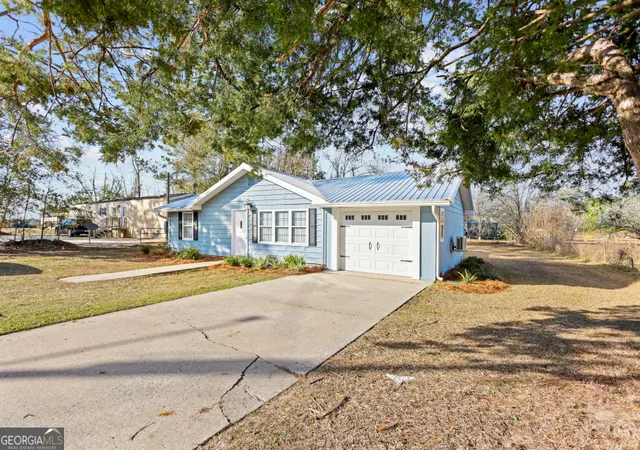 3rd image of 512 Tillman St, Odum, GA 31555 | MLS# 10673856