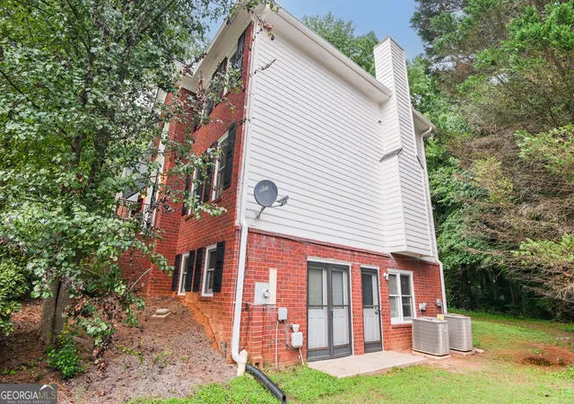 Photo 3 of Sale Pending at 4964 Oak Leaf Ter, Stone Mountain, GA 30087 | MLS# 10790802 | Listing updated on 2026-09-17