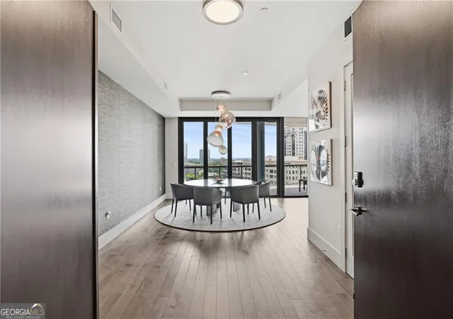 Listing Photo 1 - Condo for sale in building located at 3107 Peachtree Rd NE, Atlanta, GA 30305 - Unit #1001