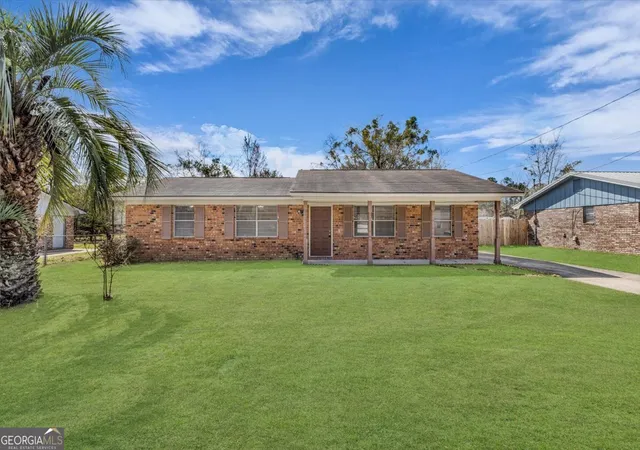 Photo 2 of Single family home for sale at 121 Deerwood Ct, Hinesville, GA 31313 | MLS# 10706503 | Listing updated on 2026-09-18