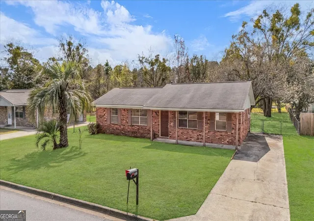Homes for sale in Hinesville, GA | 121 Deerwood Ct, Hinesville, GA 31313 | MLS# 10706503
