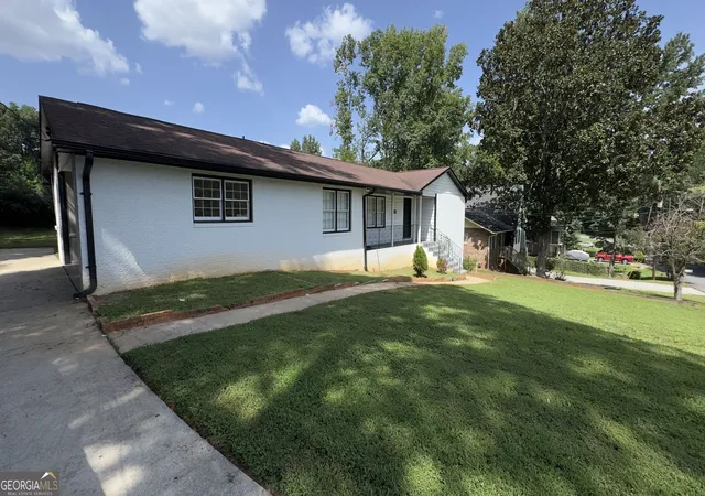 Photo 2 of Single family home for sale at 1050 Forest Heights Rd, Stone Mountain, GA 30083 | MLS# 10833543 | Listing updated on 2026-09-18