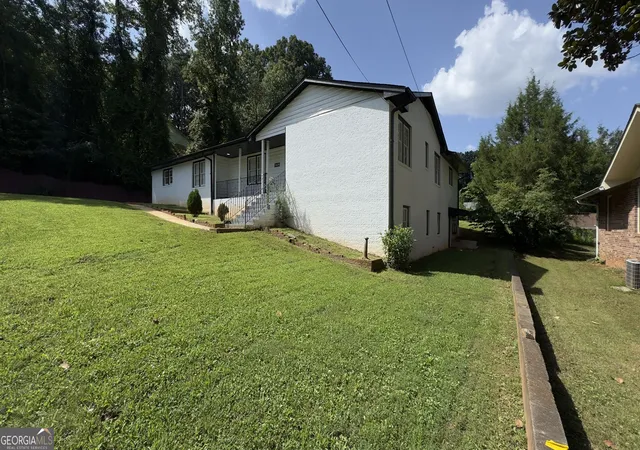 Photo 3 of Single family home for sale at 1050 Forest Heights Rd, Stone Mountain, GA 30083 | MLS# 10833543 | Listing updated on 2026-09-18