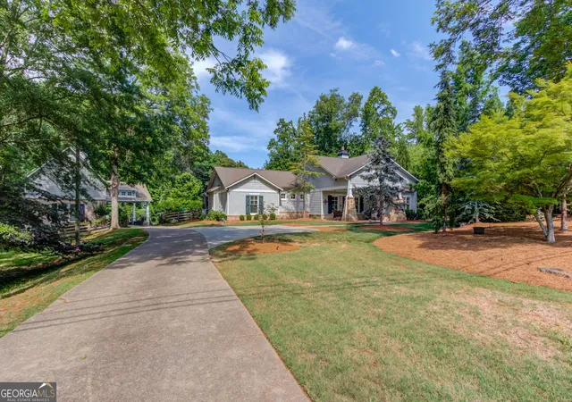 5th image of 5741 Shadburn Ferry Rd, Buford, GA 30518 | MLS# 10773255