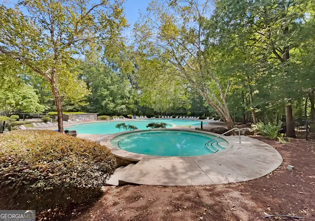 Listing Photo 2 - Condo for sale in building located at 490 Barnett Shls Rd, Athens, GA 30605 - Unit #817