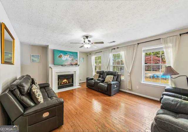 Photo 2 of Single family home for sale at 441 Crested View Dr, Loganville, GA 30052 | MLS# 10740380 | Listing updated on 2026-09-03