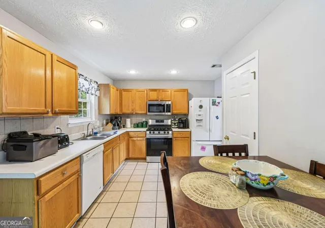 Photo 3 of Single family home for sale at 441 Crested View Dr, Loganville, GA 30052 | MLS# 10740380 | Listing updated on 2026-09-03