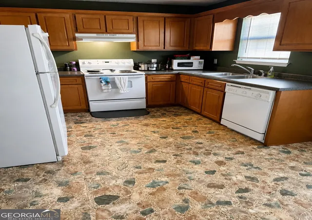 2nd image of 47 Walnut St, Mc Rae Helena, GA 31055 | MLS# 10807820