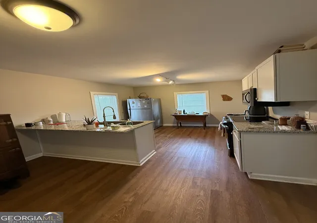 Photo 3 of Sale Pending at 19 Carolina St, Gainesville, GA 30501 | MLS# 10614584 | Listing updated on 2026-01-13